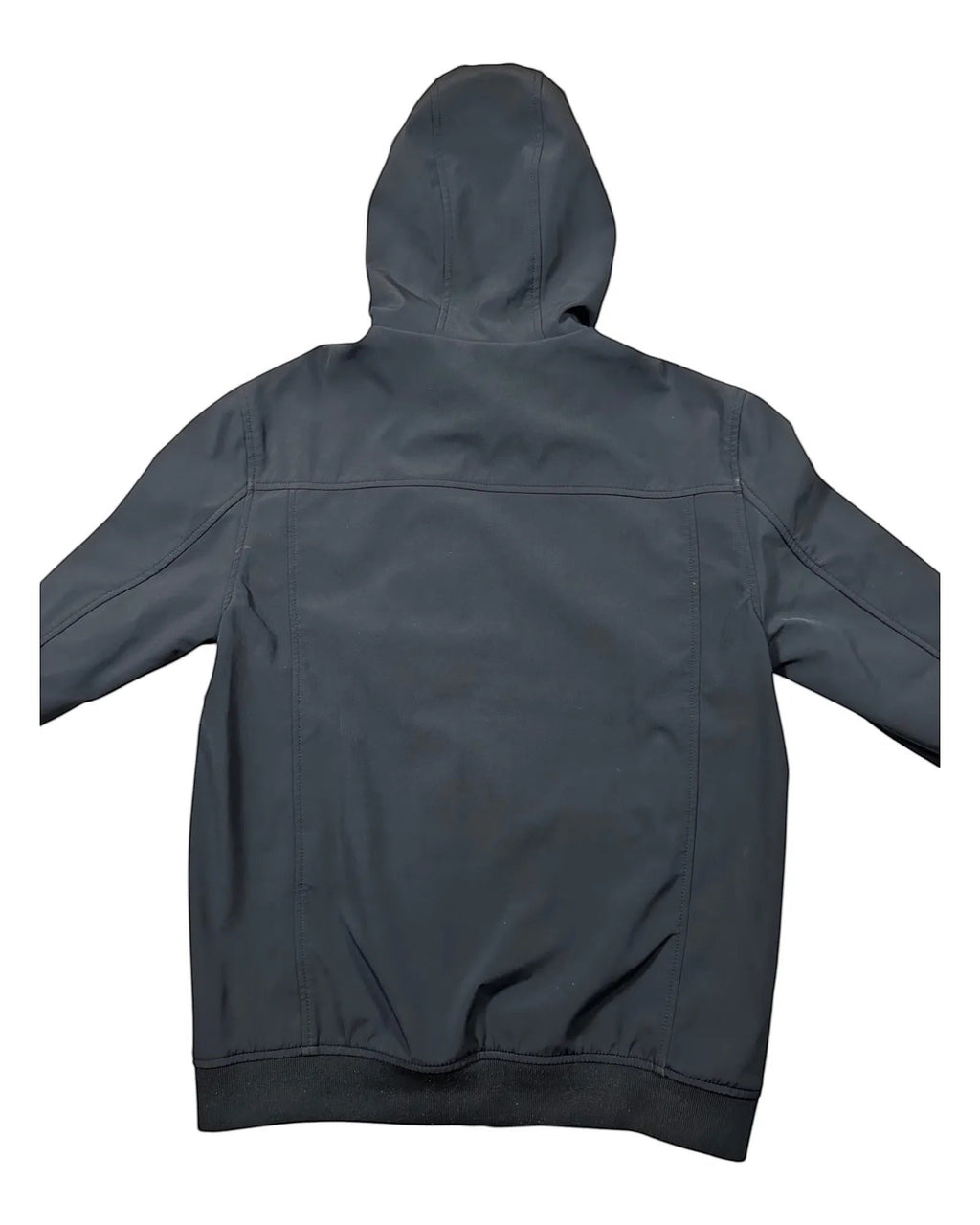 GEGENHALT. Dunkelblaue Kapuzenjacke mit durchgehendem Reißverschluss und Logo auf der Brust.