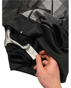 GEGENHALT Fred Perry Argyle Trainingsjacke aus Polyester in Grau und Schwarz mit Reißverschluss und Rippstrickbündchen.