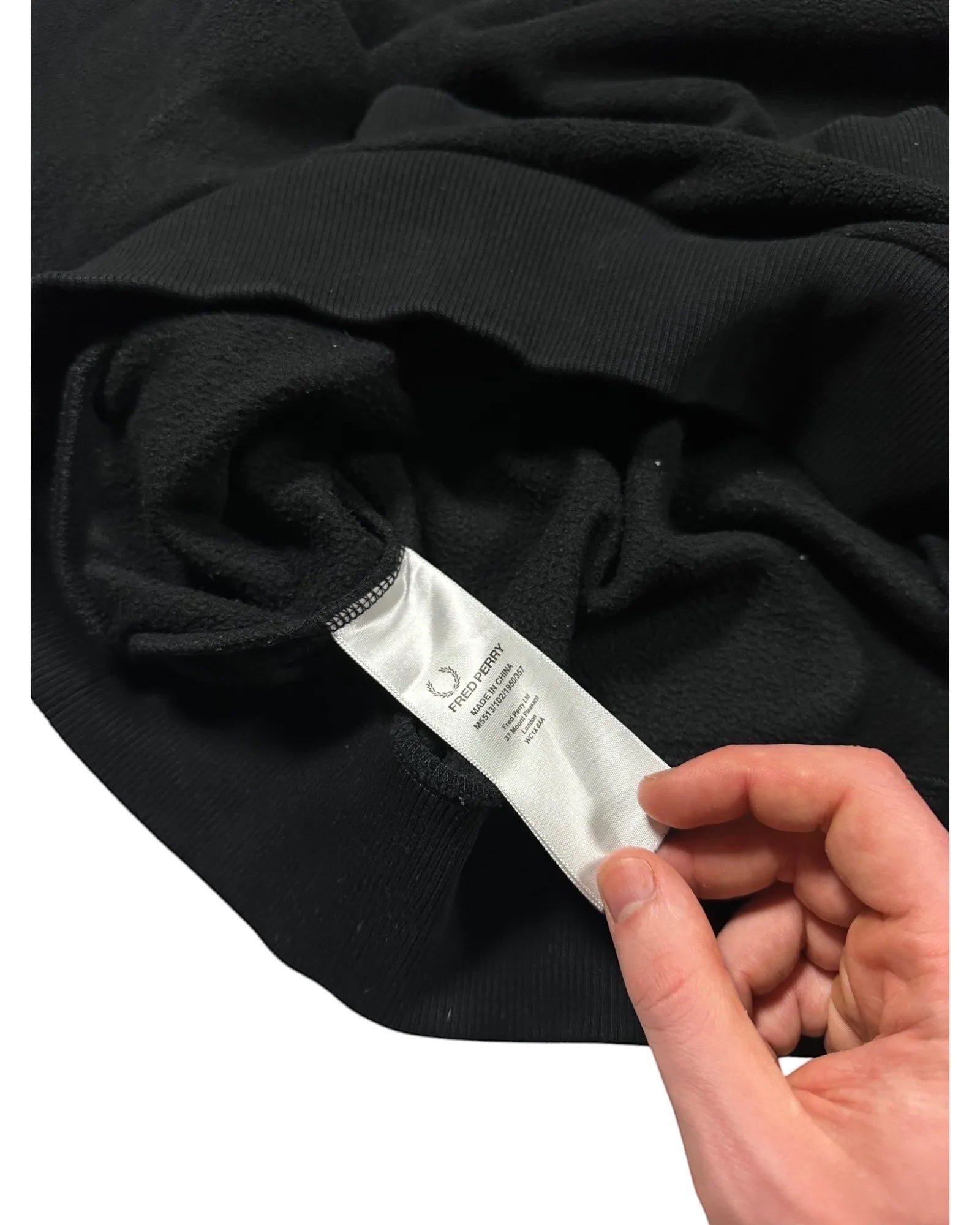 GEGENHALT schwarzer Fred Perry Pullover aus Baumwolle mit Rundhalsausschnitt und Lorbeerkranz-Logo