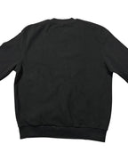 GEGENHALT. Schwarzer Fred Perry Pullover mit Lorbeerkranz-Logo, Rundhalsausschnitt und gerippten Bündchen.